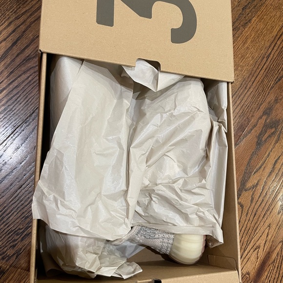 Yeezy Boost 350 V2 Citrin - Picture 7 of 13